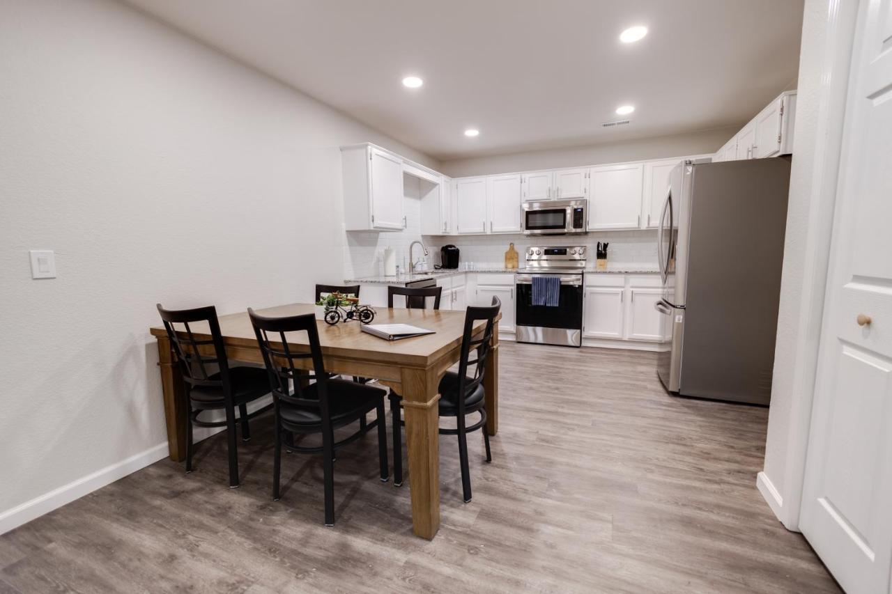 Trailside Townhouse - Close To Downtown & Bike Trails Bentonville Eksteriør billede